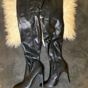 Over the knee- Faux leather boots🖤